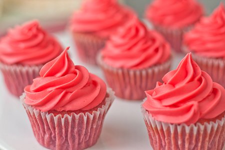 Strawberry Cup Cakes 18 Piece - India