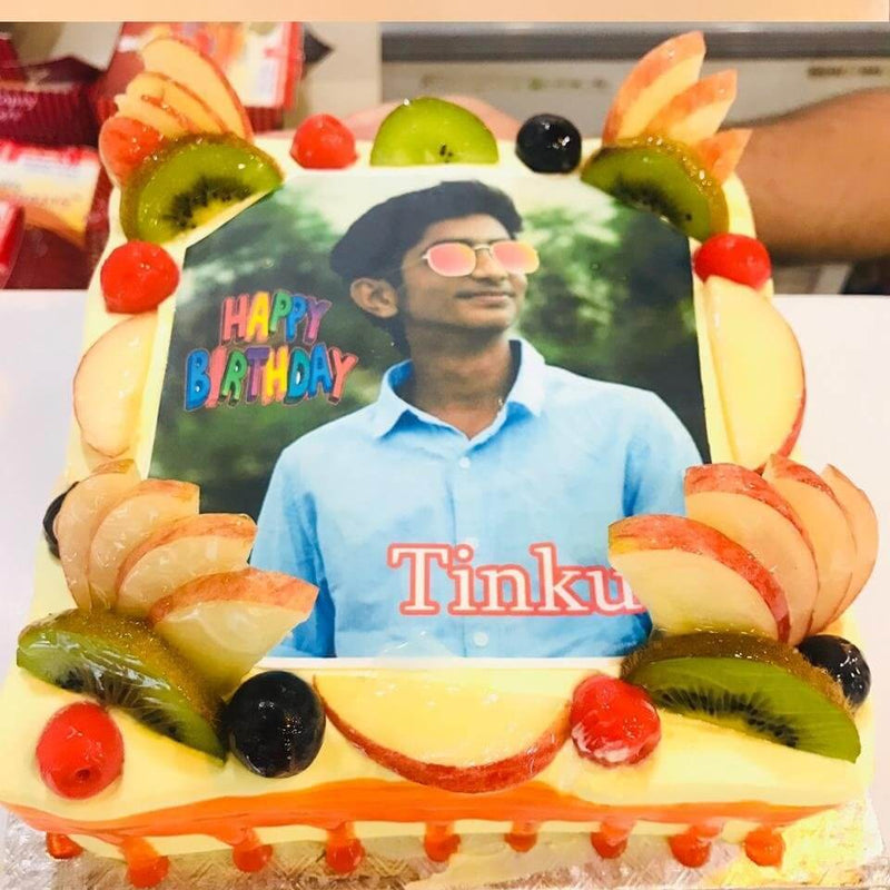 Send photo cakes with fruit toppings to India